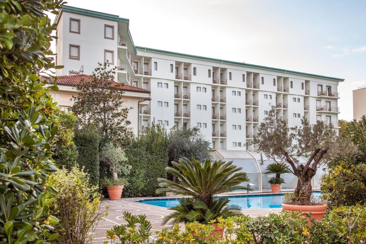 Hotel Aurelia Milano Marittima Exterior foto