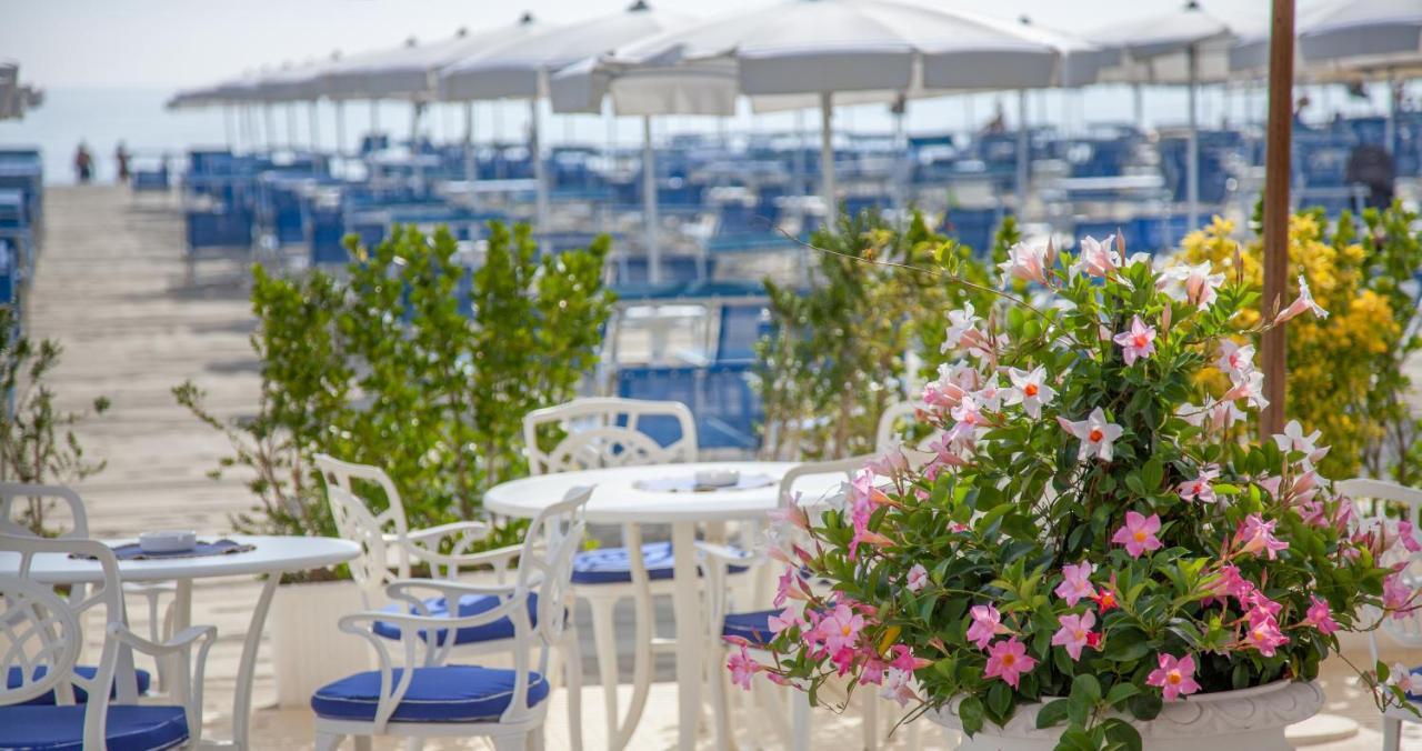 Hotel Aurelia Milano Marittima Exterior foto