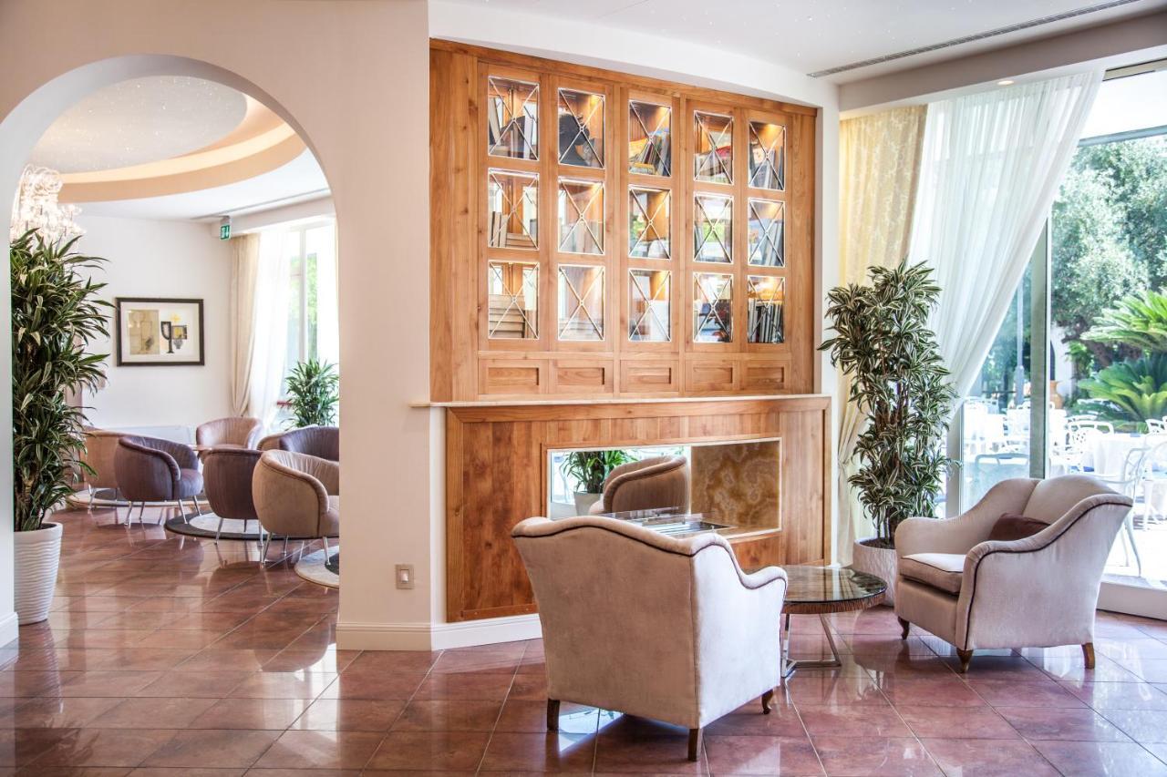 Hotel Aurelia Milano Marittima Exterior foto
